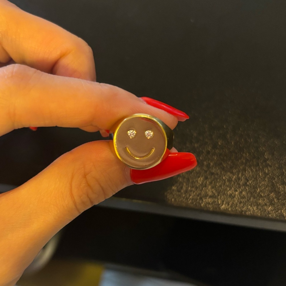 Gilbert Smiley Signet Ring - Picture 4 of 5